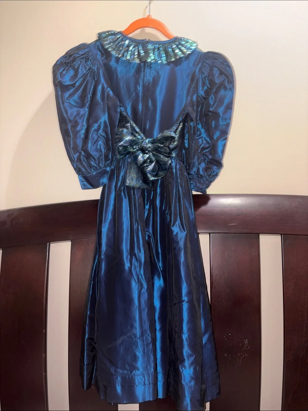 Elvira elegant shimmery